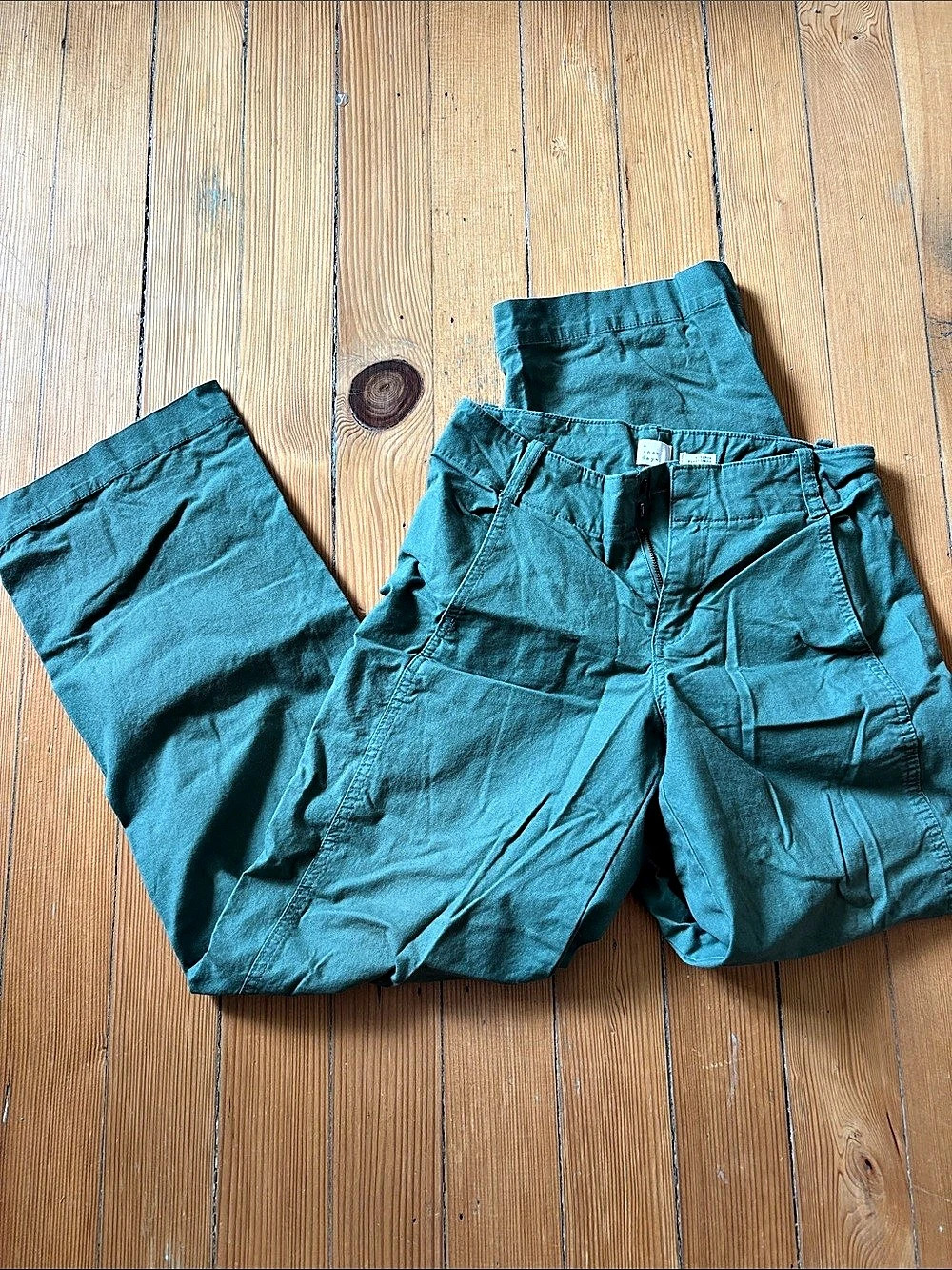 A new day Stretch Relaxed Women's Pants in green Size 4 Like New